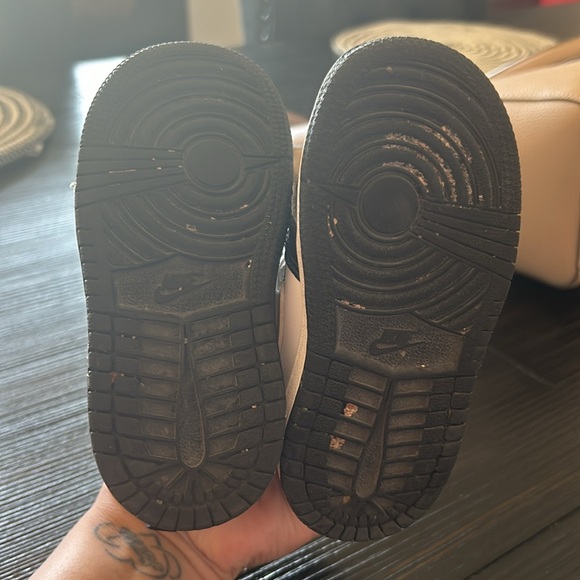 Nice Jordans my son only use them two times - Picture 3 of 4
